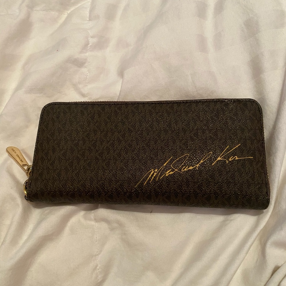 Michael Kors Wristlet Wallet